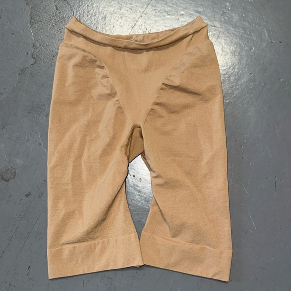 Shapewear - Picture 1 of 3